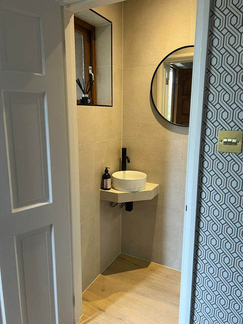 Bayford Ivory tiles in a bathroom with Lodge flooring