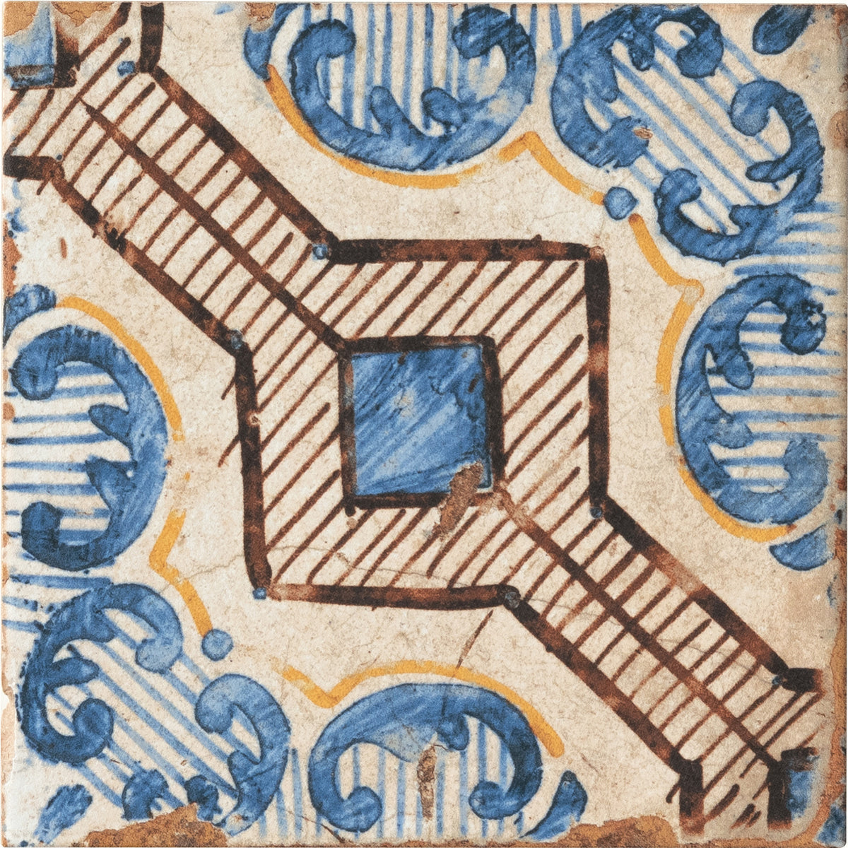 Wren scallop square tile face